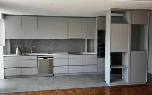 2 Bedroom Apartment in Av. da Boavista, Porto