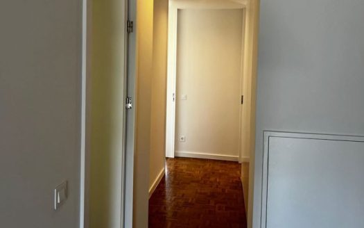 2 Bedroom Apartment in Av. da Boavista, Porto