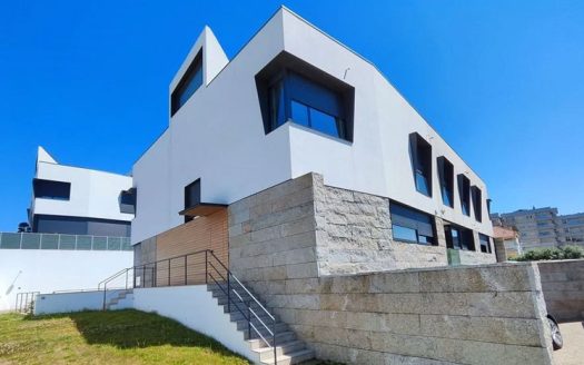 4 Bedroom House in Boavista, Porto