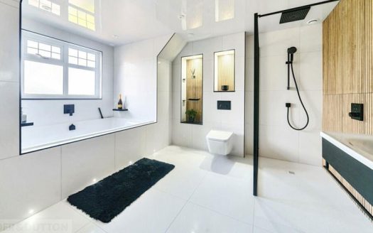 3 Bedroom House in Rochdale, Manchester