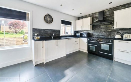 3 Bedroom House in Rochdale, Manchester