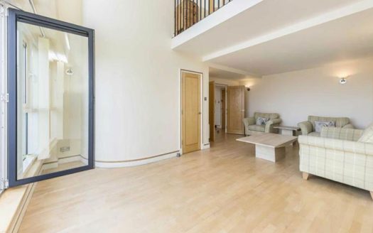 3 Bedroom Penthouse Apartment in Greenwich, London