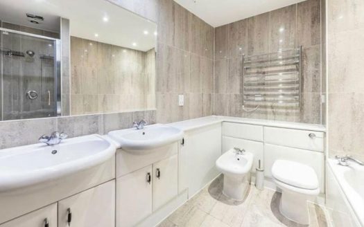 3 Bedroom Penthouse Apartment in Greenwich, London