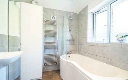 4 Bedroom Furnished House in Sheldon, Birmingham