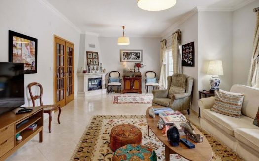 5 Bedroom Family House with pool in Marisol, Lisbon
