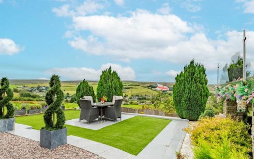 3 Double Bedrooms House in Rochdale, Manchester
