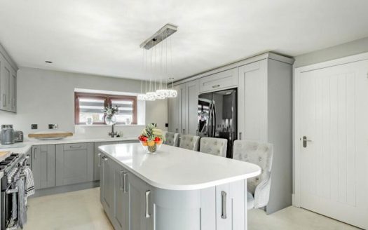 3 Double Bedrooms House in Rochdale, Manchester