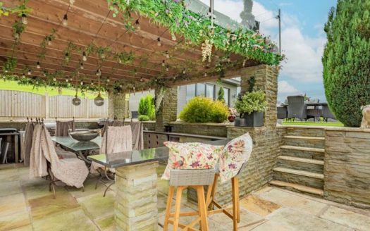 3 Double Bedrooms House in Rochdale, Manchester