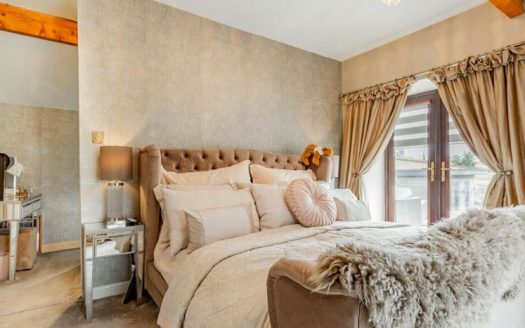 3 Double Bedrooms House in Rochdale, Manchester