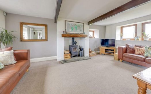 3 Bedroom Semi-detached Home in Rochdale, Manchester
