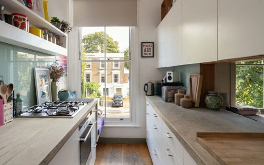 3 Bedroom House in Southgate Road, London