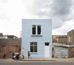 Tangled Up in Blue: a Diminutive Urban Cottage Designed by Fardaa